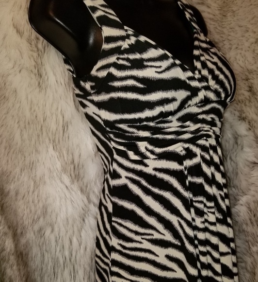 Stunning Dress Gown figure flattering stretchy - Picture 4 of 5